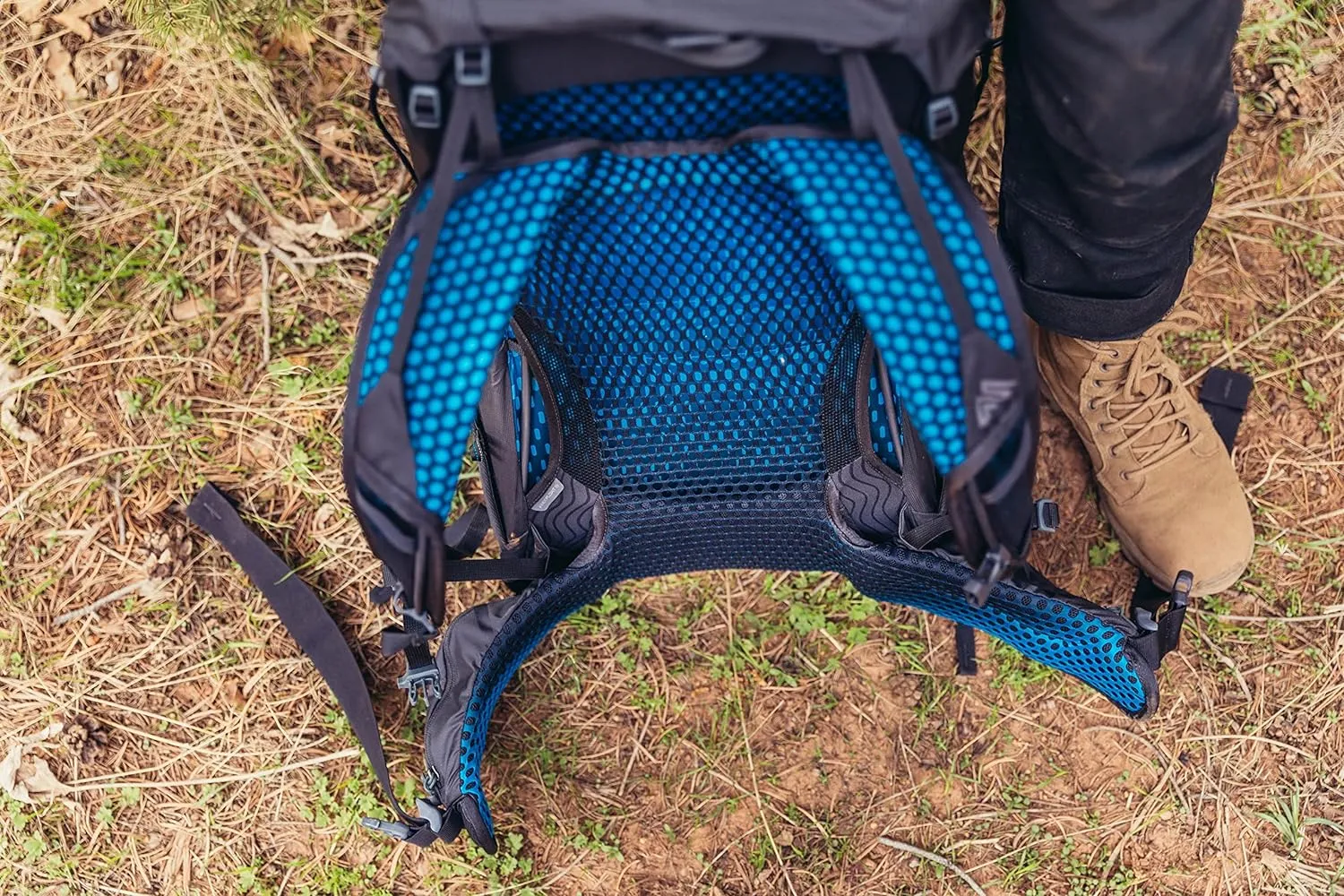 Gregory Focal 58L Unisex Ultralight Backpacking Pack with Freefloat Suspension, Aluminum Frame, Ventilated Backpanel, Large, Ozone Black