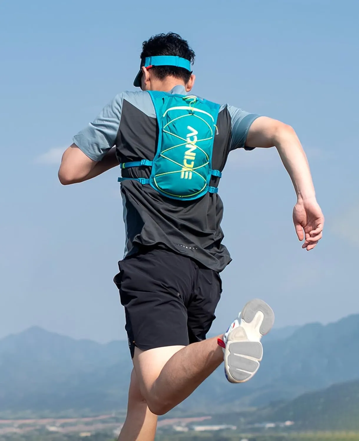 TRIWONDER Running Hydration Vest Water Pack Backpack for Women Men 5.5L 5L Runner Trail Race Marathon Cycling Hiking Jogging